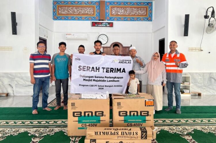 Solusi Bangun Andalas menyerahkan bantuan perlengkapan masjid untuk masjid di Kemukiman Lamlhom 10 Juli 2026 KETIKKABARcom Solusi Bangun Andalas menyerahkan bantuan perlengkapan masjid untuk masjid di Kemukiman Lamlhom 10 Juli 2026
