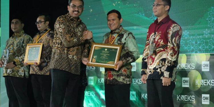 Pemerintah Aceh kembali menorehkan prestasi gemilang dalam ajang Anugerah Adinata Syariah 2026 yang digelar di Auditorium Bank Mega Jakarta Selatan Senin malam 672026 KETIKKABARcom Pemerintah Aceh kembali menorehkan prestasi gemilang dalam ajang Anugerah Adinata Syariah 2026 yang digelar di Auditorium Bank Mega Jakarta Selatan Senin malam 672026