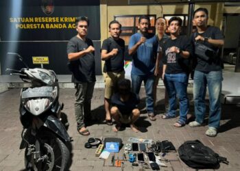 Ⓒ Hak cipta foto di atas dikembalikan sesungguhnya kepada pemilik foto.