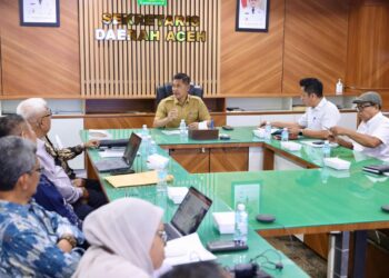 Sekretaris Daerah (Sekda) Aceh M. Nasir menerima kunjungan manajemen PT Indoasia Oil Tank Terminal di Ruang Rapat Sekda Aceh, Senin (13/7).