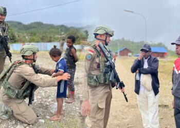 Satuan Tugas (Satgas) Operasi Damai Cartenz-2026 menggelar patroli dialogis dan aksi sosial di Distrik Oksibil, Kabupaten Pegunungan Bintang, Papua Pegunungan, pada Rabu (22/7/2026).