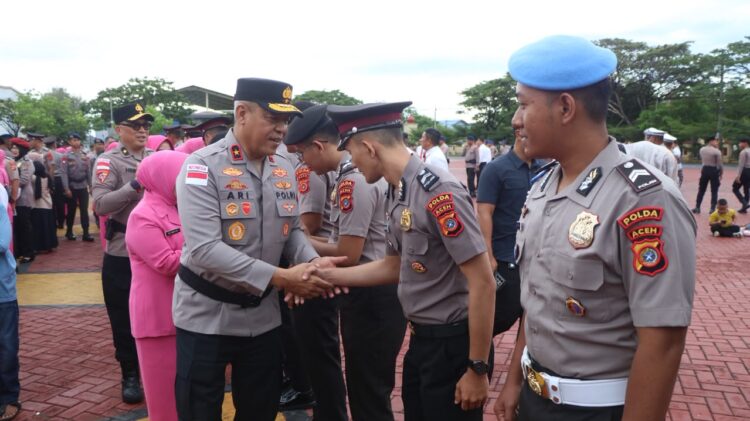1544 personel jajaran Polda Aceh menerima kenaikan pangkat periode 1 Juli 2026 di Lapangan Mapolda Aceh Selasa 3062026