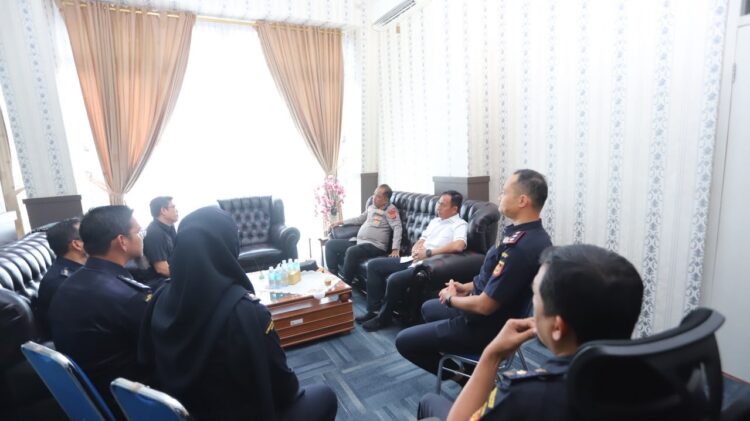 Kapolda Aceh Irjen Pol Ruddi Setiawan SIK SH MH melaksanakan kunjungan silaturahmi ke Kantor Wilayah Direktorat Jenderal Bea dan Cukai DJBC Aceh pada Kamis 9 Juli 2026 KETIKKABARcom Kapolda Aceh Irjen Pol Ruddi Setiawan SIK SH MH melaksanakan kunjungan silaturahmi ke Kantor Wilayah Direktorat Jenderal Bea dan Cukai DJBC Aceh pada Kamis 9 Juli 2026