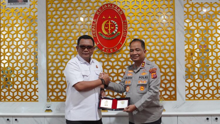 Kapolda Aceh Irjen Pol Rudi Setiawan SIK SH MH melaksanakan kunjungan silaturahmi ke Kejaksaan Tinggi Kejati Aceh Jumat 1072026 KETIKKABARcom Kapolda Aceh Irjen Pol Rudi Setiawan SIK SH MH melaksanakan kunjungan silaturahmi ke Kejaksaan Tinggi Kejati Aceh Jumat 1072026