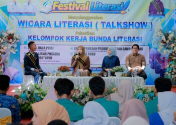 Bunda Literasi Aceh Besar Hj. Rita Mayasari secara resmi membuka Festival Literasi Aceh Besar 2026, di Kota Jantho, Senin (20/7/2026). FOTO/MC ACEH BESAR