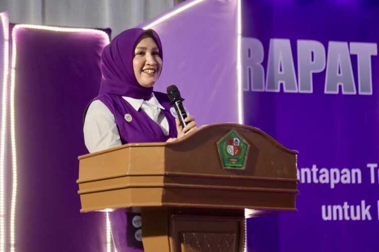 Marlina Muzakir Kak Na dalam sambutannya pada Rapat Koordinasi Posyandu Kabupaten Pidie tahun 2026 di Pidie Convention Center Selasa 2172026 KETIKKABARcom Marlina Muzakir Kak Na dalam sambutannya pada Rapat Koordinasi Posyandu Kabupaten Pidie tahun 2026 di Pidie Convention Center Selasa 2172026