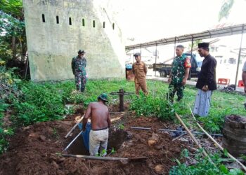 Satgas TNI Manunggal Membangun Desa (TMMD) Reguler ke-129 Kodim 0107/Aceh Selatan mempercepat pengerjaan pembangunan sumur bor di Kecamatan Labuhanhaji Timur, Kabupaten Aceh Selatan.