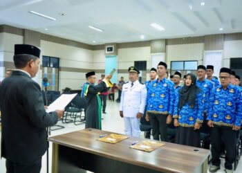Sekretaris Daerah Kota Sabang, Andri Nourman, melantik 16 pejabat administrator dan pejabat pengawas di lingkungan Pemerintah Kota Sabang di Aula Pulau Weh Kantor Wali Kota Sabang, Kamis (23/7).