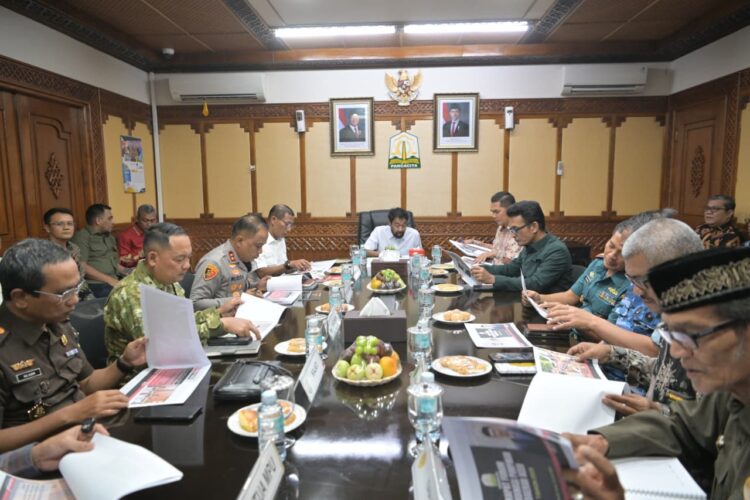 Gubernur Aceh Muzakir Manaf pimpin rapat Forkopimda di ruang rapat Gubernur Aceh Kantor Gubernur Aceh Banda Aceh Kamis 23 Juli 2026 KETIKKABARcom Gubernur Aceh Muzakir Manaf pimpin rapat Forkopimda di ruang rapat Gubernur Aceh Kantor Gubernur Aceh Banda Aceh Kamis 23 Juli 2026