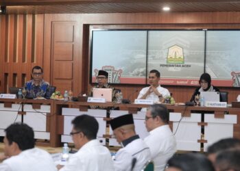 Sekda Aceh, M Nasir Syamaun menggelar Rapat Koordinasi Percepatan Rehabilitasi dan Rekonstruksi Pasca Bencana Sumatera di Gedung Serbaguna Setda Aceh, Jumat (24 Juli 2026).