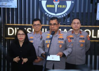 Kadiv Humas Polri, Irjen Pol. Johnny Eddizon Isir, konferensi pers bersama wartawan di Jakarta, Jumat (24/7/2026).