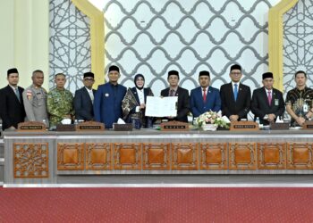 Dewan Perwakilan Rakyat Kota (DPRK) Banda Aceh secara bulat menyatakan menerima Rancangan Qanun tentang Pertanggungjawaban Pelaksanaan Anggaran Pendapatan Belanja Kota (APBK) Banda Aceh Tahun Anggaran 2025 dalam Rapat Paripurna yang dihelat di Gedung DPRK Banda Aceh pada Jumat (24/7/2026).