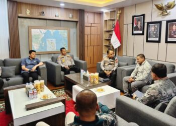 Kapolda Aceh, Irjen Pol. Ruddi Setiawan, S.I.K., S.H., M.H., menerima kunjungan silaturahmi Ketua Badan Reintegrasi Aceh (BRA) di Ruang Kerja Kapolda Aceh, Mapolda Aceh, Kamis (30/7/2026).