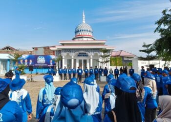 Jajaran pengurus, kader, dan relawan DPD Partai Demokrat Aceh mengikuti apel pagi sebagai penanda dimulainya (kick off) Gerakan Nasional Langit Biru Indonesia Asri di Banda Aceh, Sabtu (31/7/2026). FOTO/Istimewa