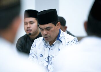 Rektor Universitas Islam Negeri (UIN) Ar-Raniry Banda Aceh, Prof. Dr. Mujiburrahman, M.Ag., Zikir dan Doa Kebangsaan di Masjid Fathun Qarib, Banda Aceh, Ahad malam (16/8/2026).