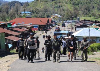 Kepala Operasi Damai Cartenz-2026, Irjen Pol. Dr. Faizal Ramadhani, S.Sos., S.I.K., M.H., bersama jajaran Pejabat Utama Operasi Damai Cartenz-2026 melaksanakan kunjungan kerja berupa asistensi dan peninjauan langsung ke Pos Satgas Kepolisian yang tergabung dalam Operasi Damai Cartenz-2026 di Distrik Sinak, Kabupaten Puncak, Senin (3/8/2026).
