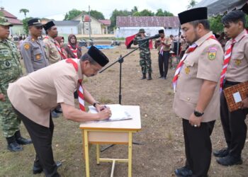 Ketua Kwarcab Pramuka Aceh Besar, Muhammad Iswanto, S.STP. MM membuka Kema Bersama dan Pelantikan Pengurus Majelis Pembimbing Ranting di Lapangan Bola Kaki Bueng Cala, Kecamatan Kuta Baro, Aceh Besar, Jumat (7/08/2026). FOTO/MC ACEH BESAR