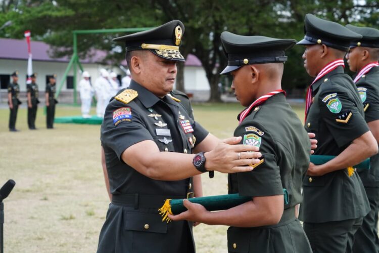Kepala Staf Kodam Kasdam Iskandar Muda Brigjen TNI Dwi Sasongko SE MH mewakili Pangdam IM Mayor Jenderal TNI Joko Hadi Susilo SIP secara resmi menutup Pendidikan Pembentukan Bintara Dikmaba Infanteri TNI Angkatan Darat Gelombang II Tahun Anggaran 2026 di Rindam Iskandar Muda Selasa 1182026 KETIKKABARcom Kepala Staf Kodam Kasdam Iskandar Muda Brigjen TNI Dwi Sasongko SE MH mewakili Pangdam IM Mayor Jenderal TNI Joko Hadi Susilo SIP secara resmi menutup Pendidikan Pembentukan Bintara Dikmaba Infanteri TNI Angkatan Darat Gelombang II Tahun Anggaran 2026 di Rindam Iskandar Muda Selasa 1182026