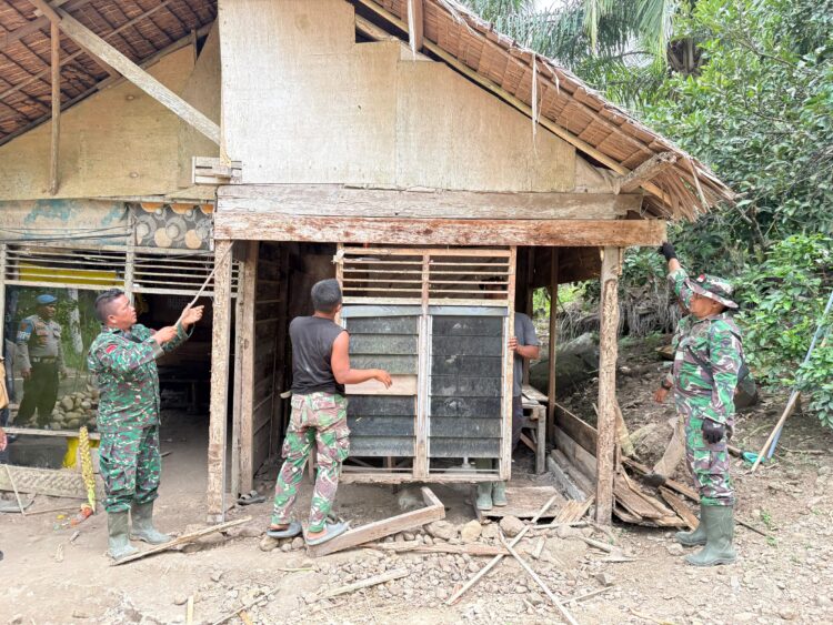 pembongkaran bangunan yang melibatkan personel Koramil 02Kuta Makmur Kodim 0103Aceh Utara warga setempat serta unsur Muspika Kecamatan Kuta Makmur pada Selasa 11 Agustus 2026 KETIKKABARcom pembongkaran bangunan yang melibatkan personel Koramil 02Kuta Makmur Kodim 0103Aceh Utara warga setempat serta unsur Muspika Kecamatan Kuta Makmur pada Selasa 11 Agustus 2026