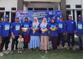 Sambut HUT ke-25, Demokrat Aceh Besar Bersihkan Rumah Ibadah hingga Bagikan Sembako