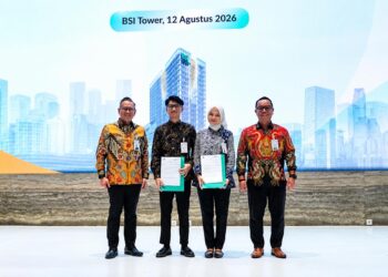 Direktur Compliance Human Capital BSI Arief Adhi Sanjaya kiri melakukan kickoff dukungan Progam Magang Nasional bersama perwakilan peserta di Kantor BSI Tower Jakarta 138 KETIKKABARcom Direktur Compliance Human Capital BSI Arief Adhi Sanjaya kiri melakukan kickoff dukungan Progam Magang Nasional bersama perwakilan peserta di Kantor BSI Tower Jakarta 138