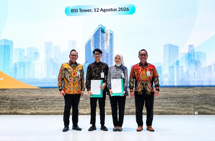 Direktur Compliance Human Capital BSI Arief Adhi Sanjaya kiri melakukan kickoff dukungan Progam Magang Nasional bersama perwakilan peserta di Kantor BSI Tower Jakarta 138 KETIKKABARcom Direktur Compliance Human Capital BSI Arief Adhi Sanjaya kiri melakukan kickoff dukungan Progam Magang Nasional bersama perwakilan peserta di Kantor BSI Tower Jakarta 138