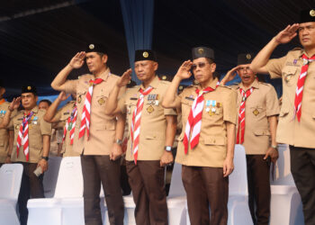 Sekretaris Daerah (Sekda) Aceh, M. Nasir Syamaun, menerima Lencana Melati, salah satu penghargaan tertinggi Gerakan Pramuka, sebagai bentuk apresiasi atas dedikasi dan kiprahnya dalam mendukung perkembangan Gerakan Pramuka. pada Upacara Hari Pramuka ke-65 Tahun 2026 yang berlangsung di Cibubur, Jakarta Timur, Jumat (14/8).