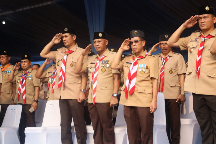 Sekretaris Daerah Sekda Aceh M Nasir Syamaun menerima Lencana Melati salah satu penghargaan tertinggi Gerakan Pramuka sebagai bentuk apresiasi atas dedikasi dan kiprahnya dalam mendukung perkembangan Gerakan Pramuka pada Upacara Hari Pramuka ke 65 Tahun 2026 yang berlangsung di Cibubur Jakarta Timur Jumat 148