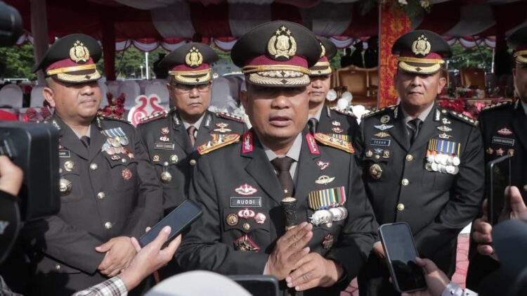 Kapolda Aceh Irjen Pol Ruddi Setiawan mengikuti upacara peringatan Hari Ulang Tahun HUT ke81 Kemerdekaan Republik Indonesia yang digelar di Lapangan Blang Padang Kota Banda Aceh Senin 17 Agustus 2026 KETIKKABARcom Kapolda Aceh Irjen Pol Ruddi Setiawan mengikuti upacara peringatan Hari Ulang Tahun HUT ke 81 Kemerdekaan Republik Indonesia yang digelar di Lapangan Blang Padang Kota Banda Aceh Senin 17 Agustus 2026