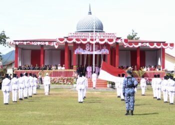 Upacara Peringatan Hari Ulang Tahun (HUT) ke-81 Kemerdekaan Republik Indonesia di Kota Sabang berlangsung khidmat di Lapangan Dharma Bhakti, Jalan Yosudarso.
