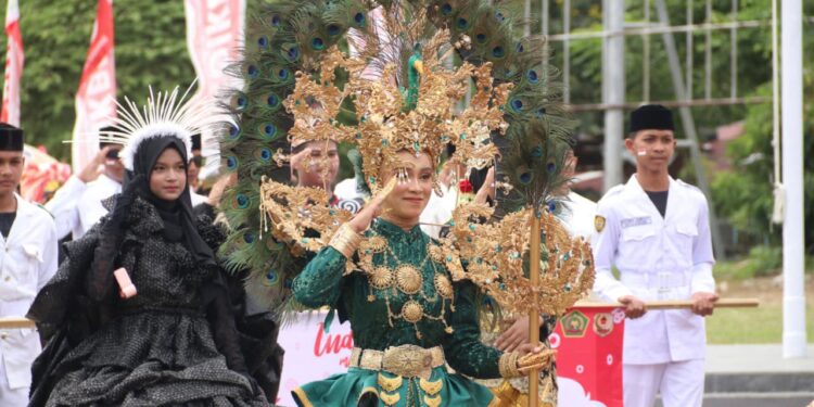 Kemeriahan peringatan Hari Ulang Tahun HUT ke81 Republik Indonesia di Kota Sabang diwarnai dengan pawai karnaval meriah yang melibatkan ribuan pelajar Kamis 2082026 KETIKKABARcom Kemeriahan peringatan Hari Ulang Tahun HUT ke 81 Republik Indonesia di Kota Sabang diwarnai dengan pawai karnaval meriah yang melibatkan ribuan pelajar Kamis 2082026