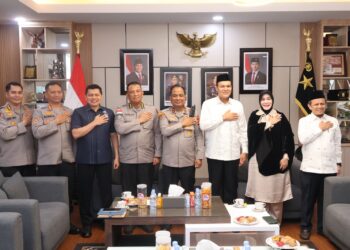 Kapolda Aceh, Irjen Pol. Ruddi Setiawan, S.I.K., S.H., M.H., menerima kunjungan silaturahmi jajaran pengurus Yayasan Pendidikan Islam Tgk. Chiek Oemar Diyan di ruang kerja Mapolda Aceh, Kamis (20/8/2026).