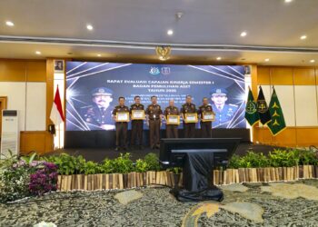 Kejaksaan Tinggi (Kejati) Aceh raih tiga penghargaan tingkat nasional sekaligus pada Rapat Evaluasi Capaian Kinerja Semester I Kejaksaan Republik Indonesia Tahun 2026 di Jakarta, Kamis (20/8/2026).