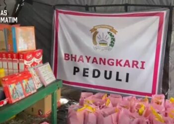 Bhayangkari Cabang Manggarai Timur menunjukkan aksi nyata kepedulian sosial terhadap warga terdampak gempa bumi di Kecamatan Lamba Leda Utara, Kabupaten Manggarai Timur, Nusa Tenggara Timur.