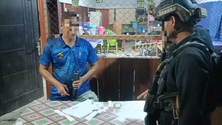 Tim Gabungan Satgas Kepolisian Operasi Damai Cartenz 2026 bersama Polres Yahukimo tengah memburu pelaku penganiayaan berat menggunakan senjata tajam terhadap seorang warga bernama Adit 40