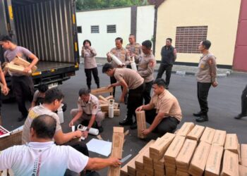 Polri Kirim Bantuan Logistik dan Seribu Lebih Tabung Oksigen untuk Penanganan Karhutla
