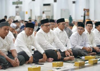 Kapolda Aceh Irjen Pol Ruddi Setiawan bersama unsur pemerintah daerah dan masyarakat menghadiri peringatan Maulid Nabi Muhammad SAW 1448 Hijriah yang digelar di Masjid Raya Baiturrahman Banda Aceh Senin malam 2482026 KETIKKABARcom Kapolda Aceh Irjen Pol Ruddi Setiawan bersama unsur pemerintah daerah dan masyarakat menghadiri peringatan Maulid Nabi Muhammad SAW 1448 Hijriah yang digelar di Masjid Raya Baiturrahman Banda Aceh Senin malam 2482026
