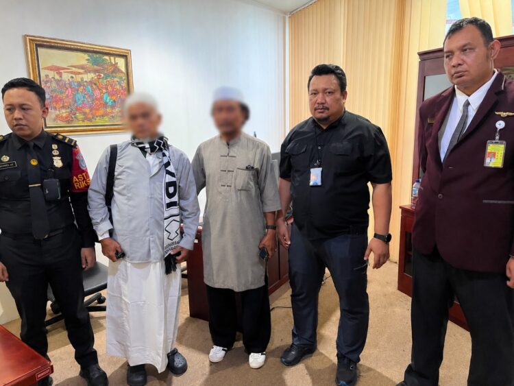 Tim Tangkap Buronan Tabur Kejaksaan Tinggi Kejati Aceh berhasil mengamankan seorang terpidana kasus korupsi yang masuk dalam Daftar Pencarian Orang DPO Kejari Bener Meriah KETIKKABARcom Tim Tangkap Buronan Tabur Kejaksaan Tinggi Kejati Aceh berhasil mengamankan seorang terpidana kasus korupsi yang masuk dalam Daftar Pencarian Orang DPO Kejari Bener Meriah