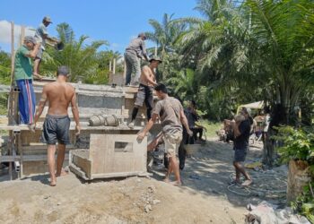 Jajaran Kodim 0109/Aceh Singkil tengah mempercepat pengerjaan pembangunan Jembatan Gantung Perintis yang berlokasi di Desa Serasah, Kecamatan Simpang Kanan, Kabupaten Aceh Singkil, Jumat (28/8/2026).