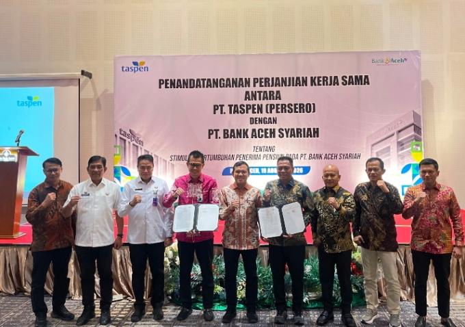 PT Bank Aceh Syariah bersama PT TASPEN Persero resmi penandatanganan Perjanjian Kerja Sama PKS tentang Stimulasi Pertumbuhan Dana Pensiun di Ballroom Hotel The Pade Aceh Besar Rabu 1982026 KETIKKABARcom PT Bank Aceh Syariah bersama PT TASPEN Persero resmi penandatanganan Perjanjian Kerja Sama PKS tentang Stimulasi Pertumbuhan Dana Pensiun di Ballroom Hotel The Pade Aceh Besar Rabu 1982026