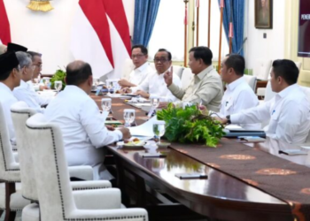 Presiden Prabowo Subianto memimpin rapat terbatas yang membahas percepatan penerapan pendidikan gratis di seluruh sekolah negeri FOTO Ist