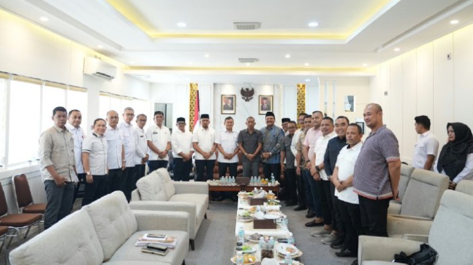 DPRA Terima Silaturahmi Wagub Aceh Bersama Plt Sekda dan SKPA Bahas Pertanggungjawaban APBA 2025 Doc Humas KETIKKABARcom DPRA Terima Silaturahmi Wagub Aceh Bersama Plt Sekda dan SKPA Bahas Pertanggungjawaban APBA 2025 Doc Humas