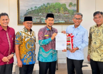 Pemerintah Aceh melalui Tim Anggaran Pemerintah Aceh TAPA secara resmi menyerahkan dokumen Kebijakan Umum Anggaran dan Prioritas Plafon Anggaran Sementara KUA PPAS Tahun Anggaran 2027 kepada Dewan Perwakilan Rakyat Aceh DPRA Kamis 272026