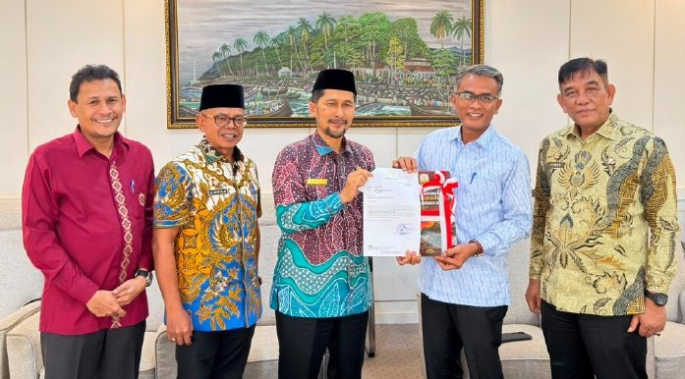 Pemerintah Aceh melalui Tim Anggaran Pemerintah Aceh TAPA secara resmi menyerahkan dokumen Kebijakan Umum Anggaran dan Prioritas Plafon Anggaran Sementara KUAPPAS Tahun Anggaran 2027 kepada Dewan Perwakilan Rakyat Aceh DPRA Kamis 272026 KETIKKABARcom Pemerintah Aceh melalui Tim Anggaran Pemerintah Aceh TAPA secara resmi menyerahkan dokumen Kebijakan Umum Anggaran dan Prioritas Plafon Anggaran Sementara KUA PPAS Tahun Anggaran 2027 kepada Dewan Perwakilan Rakyat Aceh DPRA Kamis 272026