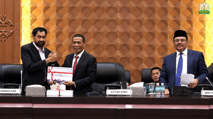 Gubernur Aceh Muzakir Manaf Mualem secara resmi menyampaikan penjelasan terhadap Rancangan Qanun Aceh Raqan tentang Pertanggungjawaban Pelaksanaan Anggaran Pendapatan dan Belanja Aceh APBA Tahun Anggaran 2025 dalam Rapat Paripurna DPRA yang berlangsung di Gedung Utama DPRA Rabu 2272026 malam Doc Humas KETIKKABARcom Gubernur Aceh Muzakir Manaf Mualem secara resmi menyampaikan penjelasan terhadap Rancangan Qanun Aceh Raqan tentang Pertanggungjawaban Pelaksanaan Anggaran Pendapatan dan Belanja Aceh APBA Tahun Anggaran 2025 dalam Rapat Paripurna DPRA yang berlangsung di Gedung Utama DPRA Rabu 2272026 malam Doc Humas