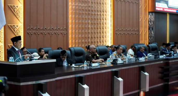 Dewan Perwakilan Rakyat Aceh DPRA menggelar Rapat Paripurna Tahun 2026 dengan agenda penyampaian jawaban dan tanggapan Gubernur Aceh terhadap pendapat Badan Anggaran Banggar DPRA atas Rancangan Qanun Aceh tentang Pertanggungjawaban Pelaksanaan Anggaran Pendapatan dan Belanja Aceh APBA Tahun Anggaran 2025 Kamis 2782026 Doc Humas KETIKKABARcom Dewan Perwakilan Rakyat Aceh DPRA menggelar Rapat Paripurna Tahun 2026 dengan agenda penyampaian jawaban dan tanggapan Gubernur Aceh terhadap pendapat Badan Anggaran Banggar DPRA atas Rancangan Qanun Aceh tentang Pertanggungjawaban Pelaksanaan Anggaran Pendapatan dan Belanja Aceh APBA Tahun Anggaran 2025 Kamis 2782026 Doc Humas