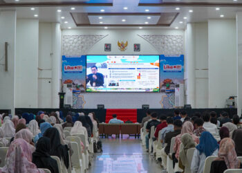 Ratusan mahasiswa dari berbagai perguruan tinggi di Banda Aceh tumpah ruah memadati Auditorium Prof. Ali Hasjmy UIN Ar-Raniry guna mengikuti rangkaian kegiatan Literasi Keuangan Indonesia Terdepan (LIKE IT) 2026 yang mengusung tema “Money Wise, Future Wise” pada Kamis (3/9/2026).