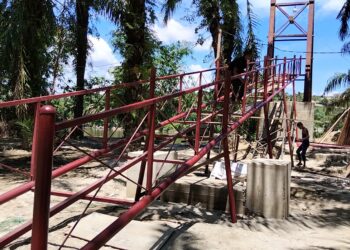 Pembangunan Jembatan Gantung di Desa Serasah, Kecamatan Simpang Kanan, hingga Senin (31/8/2026), telah mencatatkan progres fisik sebesar 35,10 persen.
