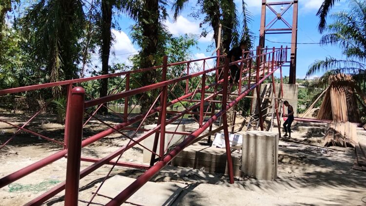 Pembangunan Jembatan Gantung di Desa Serasah Kecamatan Simpang Kanan hingga Senin 3182026 telah mencatatkan progres fisik sebesar 3510 persen