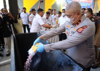 Ⓒ Hak cipta foto di atas dikembalikan sesungguhnya kepada pemilik foto.